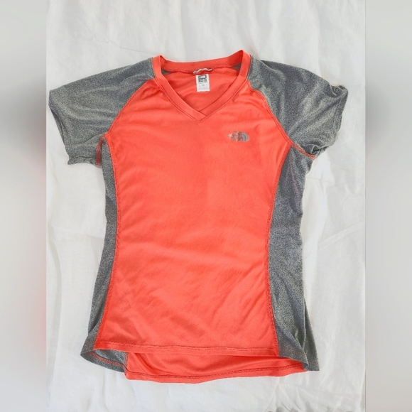 The North Face Tops - Northface workout top size M